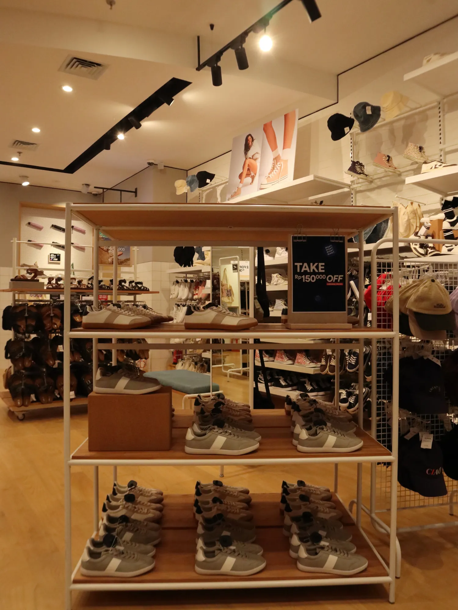 Start a shoe line with an OEM footwear manufacturer