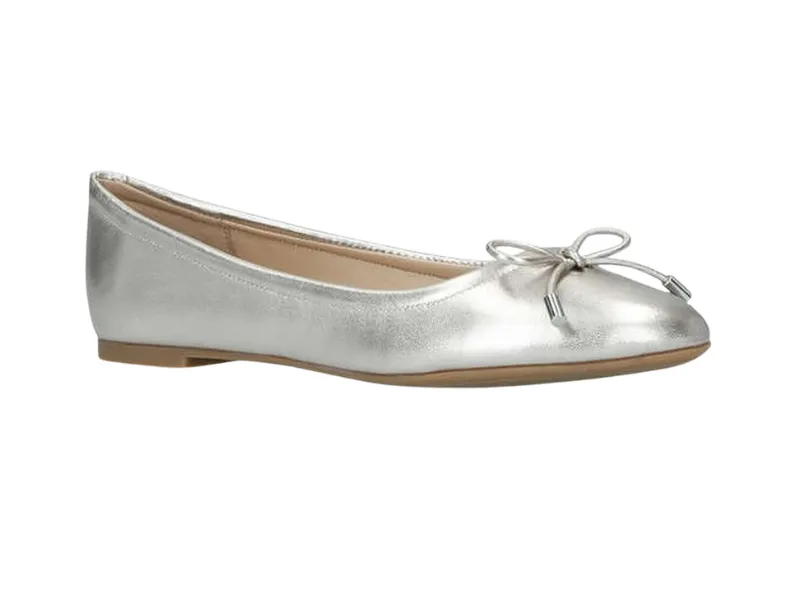 Women's leather ballet flat shoe